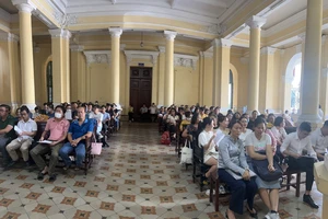 Triệu tập gần 400 bị hại đến tòa trong vụ lừa đảo bán căn hộ tại chung cư Nam An, quận Bình Tân