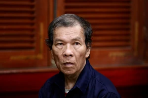 Ông Trần Văn Sỹ nói bà Phương Hằng 'nhiều lần vượt qua lằn ranh đỏ' nên lên tiếng