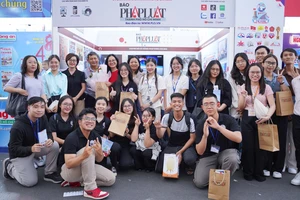 Hội Báo toàn quốc 2024: Sinh viên luật nghe Luật sư, Nhà báo kể về nghề