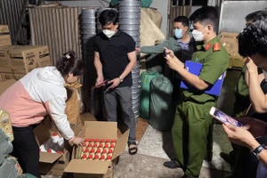 Chở thuê 2 chuyến nhớt giả bị kết tội sản xuất, buôn bán hàng giả