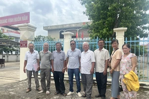 Từ các vụ người trồng mía kiện bên thu mua: Phải đọc kỹ hợp đồng để tránh 'bút sa, gà chết'