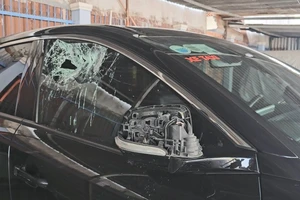 2 vụ đập phá ô tô trên đường: Không dính tội huỷ hoại tài sản thì cũng bị tội gây rối trật tự công cộng