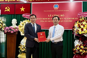 TAND TP.HCM có chánh văn phòng mới, TAND quận Tân Phú có chánh án mới