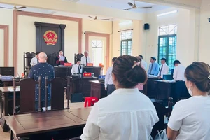 Nguyên giám đốc công ty Tân Tân cùng vợ và em trai sắp hầu tòa