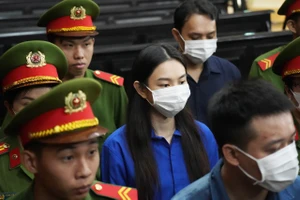 Hoa hậu Thuỳ Tiên nói bất ngờ về kết quả kiểm nghiệm kẹo Kera