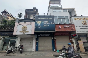 Mua vàng online nhưng app dừng hoạt động, có đòi được không?