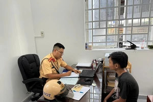 Hệ lụy pháp lý khi giao xe cho con đi 'bốc đầu' rồi quay clip đăng lên mạng