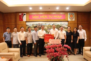 Phó Chủ tịch UBND tỉnh Tây Ninh thăm, chúc Tết Học viện Tư pháp cơ sở TP.HCM