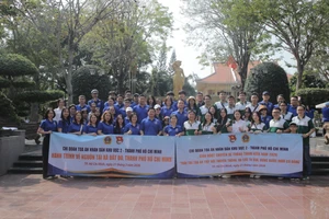 TP.HCM: Chi đoàn TAND khu vực 2, khu vực 5 trao học bổng, quà tặng cho học sinh, gia đình chính sách 