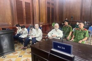 Đang xét xử nhiều cựu cán bộ ngân hàng trong vụ án liên quan đến bị cáo Hứa Xường