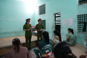 Bộ Công an đề xuất người bị tạm giam được phép nhận tiền qua chuyển khoản