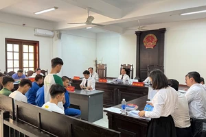 Tòa tuyên 4 bị can hạn chế đi lại trong vòng 6 tháng