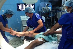 Học sinh 12 tuổi gãy chân do chạy xe phân khối lớn