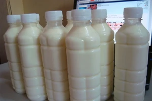 Điều tra một vụ ngộ độc nghi do sữa