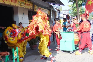 Những nghề hốt bạc và ế ẩm trong ngày đầu năm