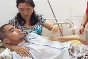 Không thể mổ khớp háng hóa xương của DV Nguyễn Hoàng