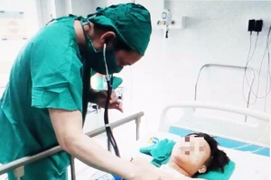 Hút 3,5 lít máu cứu nạn nhân bị đâm xuyên ngực