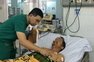 'Thần chết' giơ tay chào thua bác sĩ tuyến quận