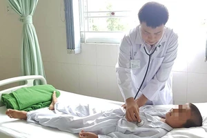 Mới 6 tuổi đã bị hở van tim hai lá rất nặng