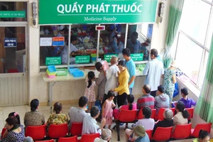 Bệnh nhân 'cười tít mắt' vì được cấp thuốc mau lẹ