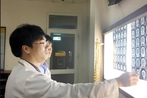 Té đập đầu hơn 1 tháng mới biết bị chấn thương sọ não