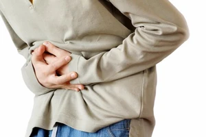 10 cô giáo mầm non vào bệnh viện vì đau bụng và nôn