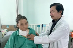 Thầy lang chữa khối u nhỏ thành bướu to