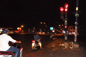 Người Sài thành không vượt đèn đỏ trong ngày cận Tết