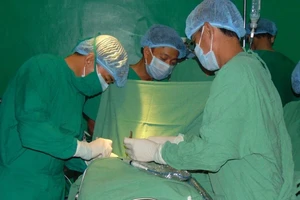 Gãy xương ở 7 vị trí do tai nạn giao thông