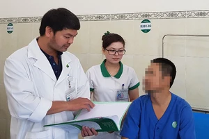 Cứu sống 1 'hiệp sĩ' bị đâm ở vùng bụng