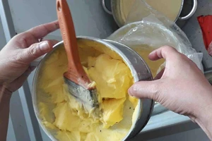 Vụ ngộ độc: Phạt công ty cung cấp bánh mì 84 triệu đồng