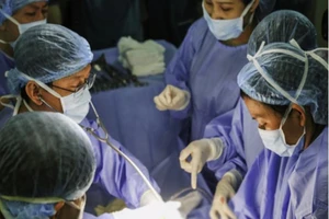 Cứu bé sơ sinh bị khối bướu to vùng cổ khi còn trong bụng mẹ