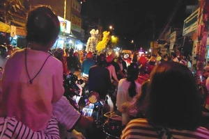 Chuyện khó tin: Bị kẹt xe mặt vẫn tươi như hoa mùa xuân