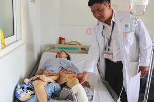 Bị xe ba gác tông, người phụ nữ nhập viện cấp cứu