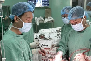 U trung thất 'hành hạ' khiến bệnh nhân phải ngủ ngồi