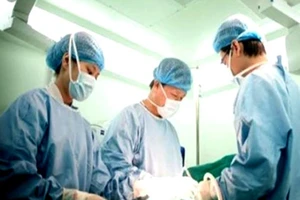 Cứu sản phụ ngộ độc thuốc tê sau mổ bắt con 