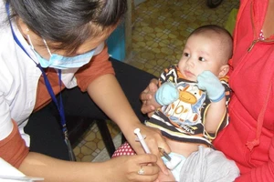 Sẽ đề xuất chế tài cha mẹ không cho con tiêm chủng bắt buộc