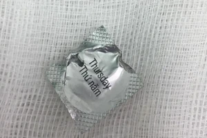 Nhập viện vì uống thuốc nuốt luôn cả vỏ