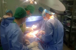 Cứu bệnh nhân thủng tim trước, thủ tục hành chính tính sau