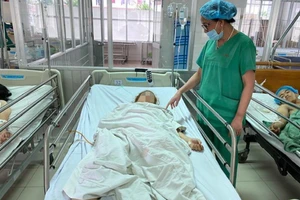 Cứu sản phụ không thể há miệng lại đang có thai ngoài tử cung