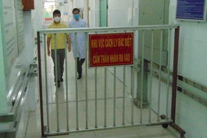 Nguy cơ lây lan Corona vì người cách ly tại nhà tự do đi lại