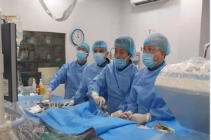 Cứu sống bệnh nhân tim nằm… bên phải bị nhồi máu cấp
