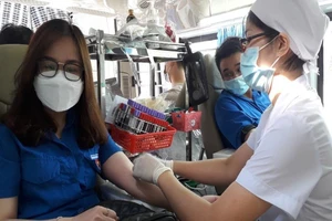 Người dân Hóc Môn hăng hái hiến máu trong mùa dịch COVID-19