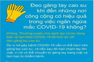 Đeo găng tay góp phần phòng COVID-19