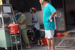 Quán cà phê bị đề nghị phạt 7,5 triệu vì phục vụ khách tại chỗ