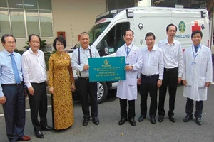 BV Nhân dân 115 nhận xe cứu thương chống dịch COVID-19