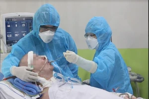 Bệnh nhân 91: Phổi phục hồi 60%, ăn được qua đường tiêu hóa
