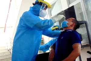 TP.HCM: Người xét nghiệm COVID-19 được cấp chứng nhận