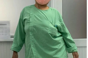 'Giải cứu' bệnh nhân không đi được 100 m do còng vẹo cột sống