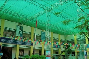 Trường dạy học sinh chuyên biệt đã có mái che